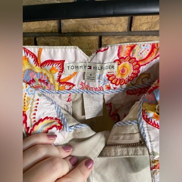 Tommy Hilfiger khaki shorts - Picture 2 of 6